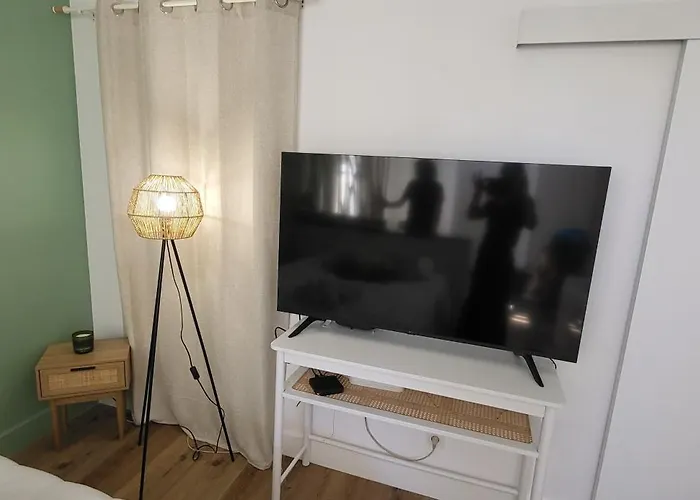 La Source Balneo فونتيناي لو كومت