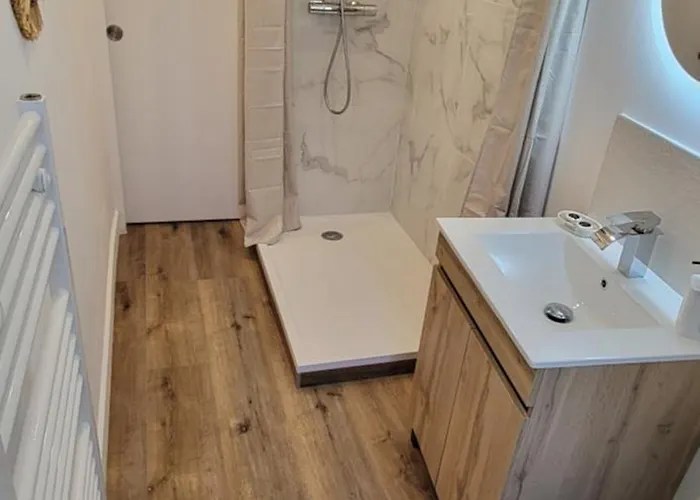 La Source Balneo * فونتيناي لو كومت