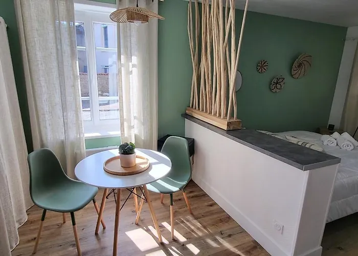 La Source Balneo * فونتيناي لو كومت